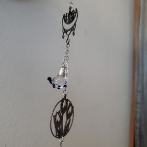 Dowsing pendulum with tiny glass critter attached